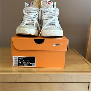 Nike Blazer Mid 77 in White and black